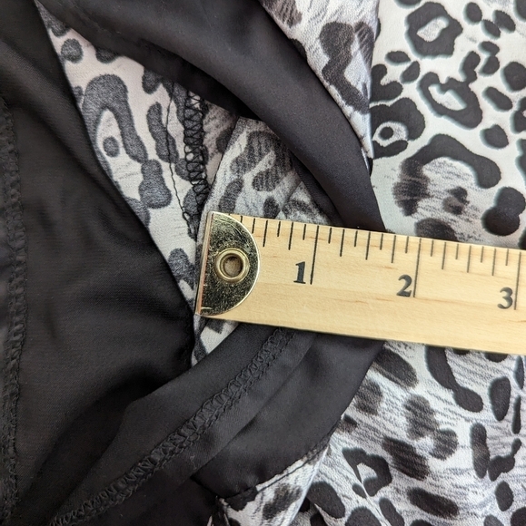 FLORAL embroidered satin bat arm blouse - Picture 8 of 11